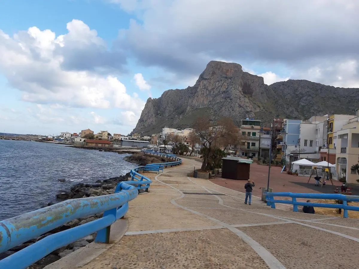 B&B La Palma Palermo 0*,  Italia